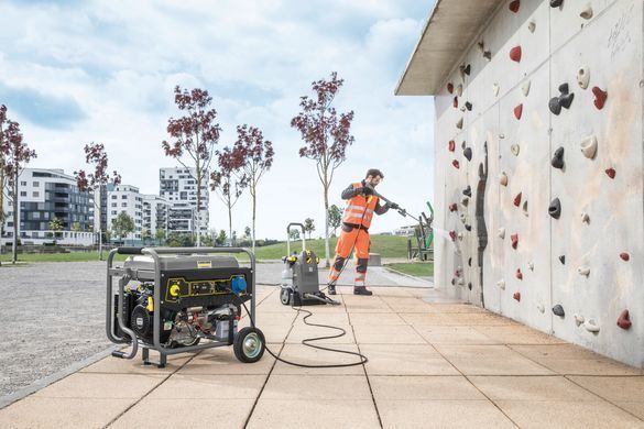 Генератор Karcher PGG 8/3 бензиновый, 380 (+230В), электростарт, max 7.5кВт, AVR 1531538 фото