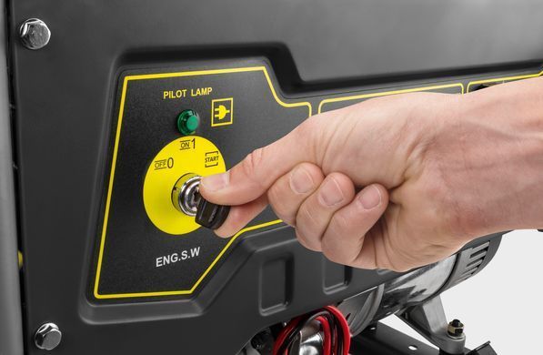 Генератор Karcher PGG 8/3 бензиновый, 380 (+230В), электростарт, max 7.5кВт, AVR 1531538 фото