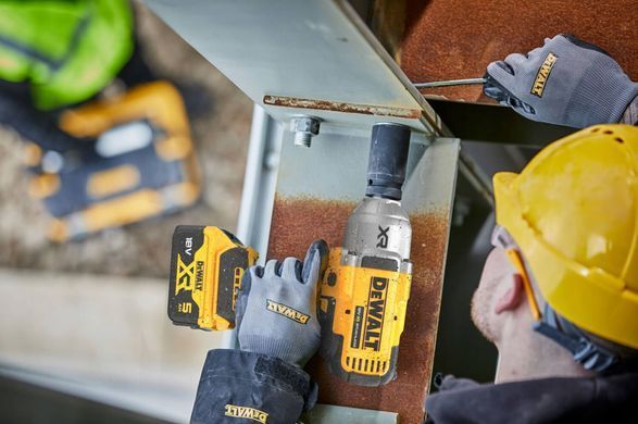 Гайкокрут ударный аккумуляторный бесщеточный DeWALT DCF900NT 1513081 фото