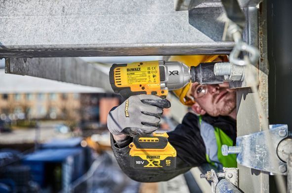 Гайкокрут ударный аккумуляторный бесщеточный DeWALT DCF900NT 1513081 фото