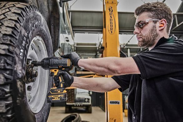 Гайкокрут ударный аккумуляторный бесщеточный DeWALT DCF900P2G 1513082 фото