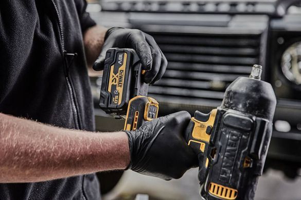 Гайкокрут ударный аккумуляторный бесщеточный DeWALT DCF900P2G 1513082 фото