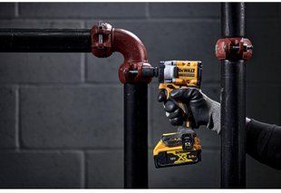 Гайкокрут ударный аккумуляторный бесщеточный DeWALT DCF921NT 1513093 фото
