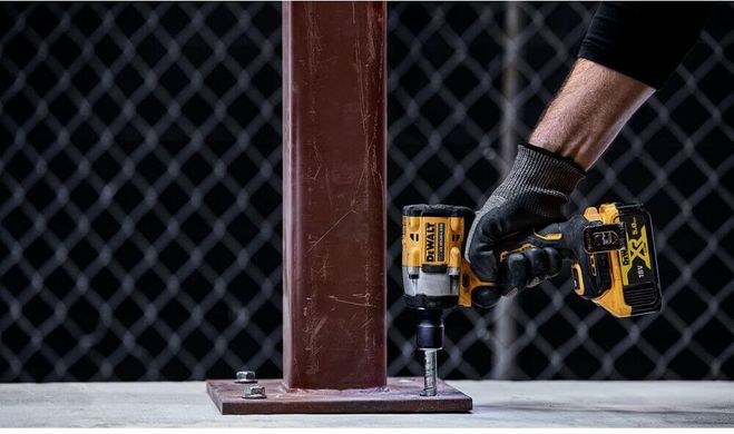 Гайкокрут ударный аккумуляторный бесщеточный DeWALT DCF921NT 1513093 фото