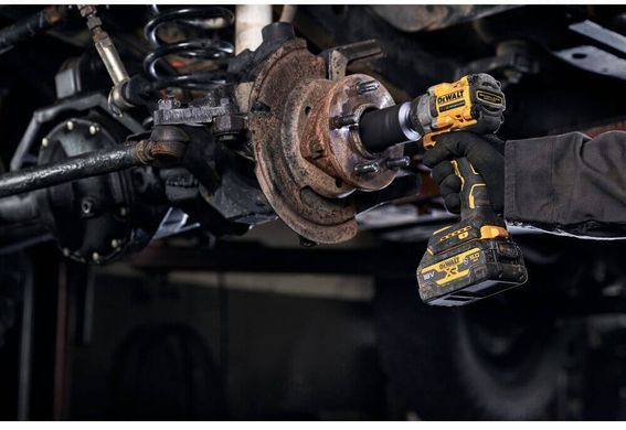 Гайкокрут ударний акумуляторний безщітковий DeWALT DCF921P2G 1513094 фото
