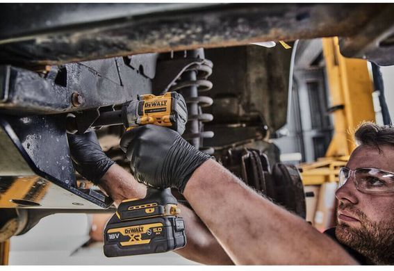 Гайкокрут ударний акумуляторний безщітковий DeWALT DCF921P2G 1513094 фото