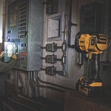Фонарь светодиодный аккумуляторный DeWALT DCL043 1513745 фото