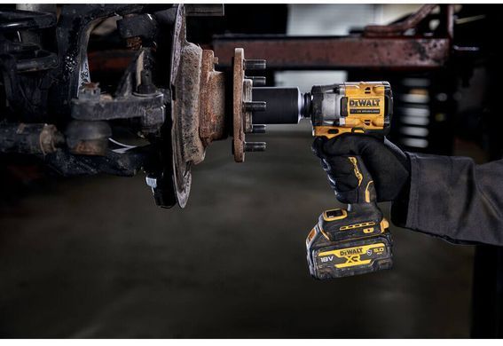 Гайкокрут ударный аккумуляторный бесщеточный DeWALT DCF923P2G 1513100 фото